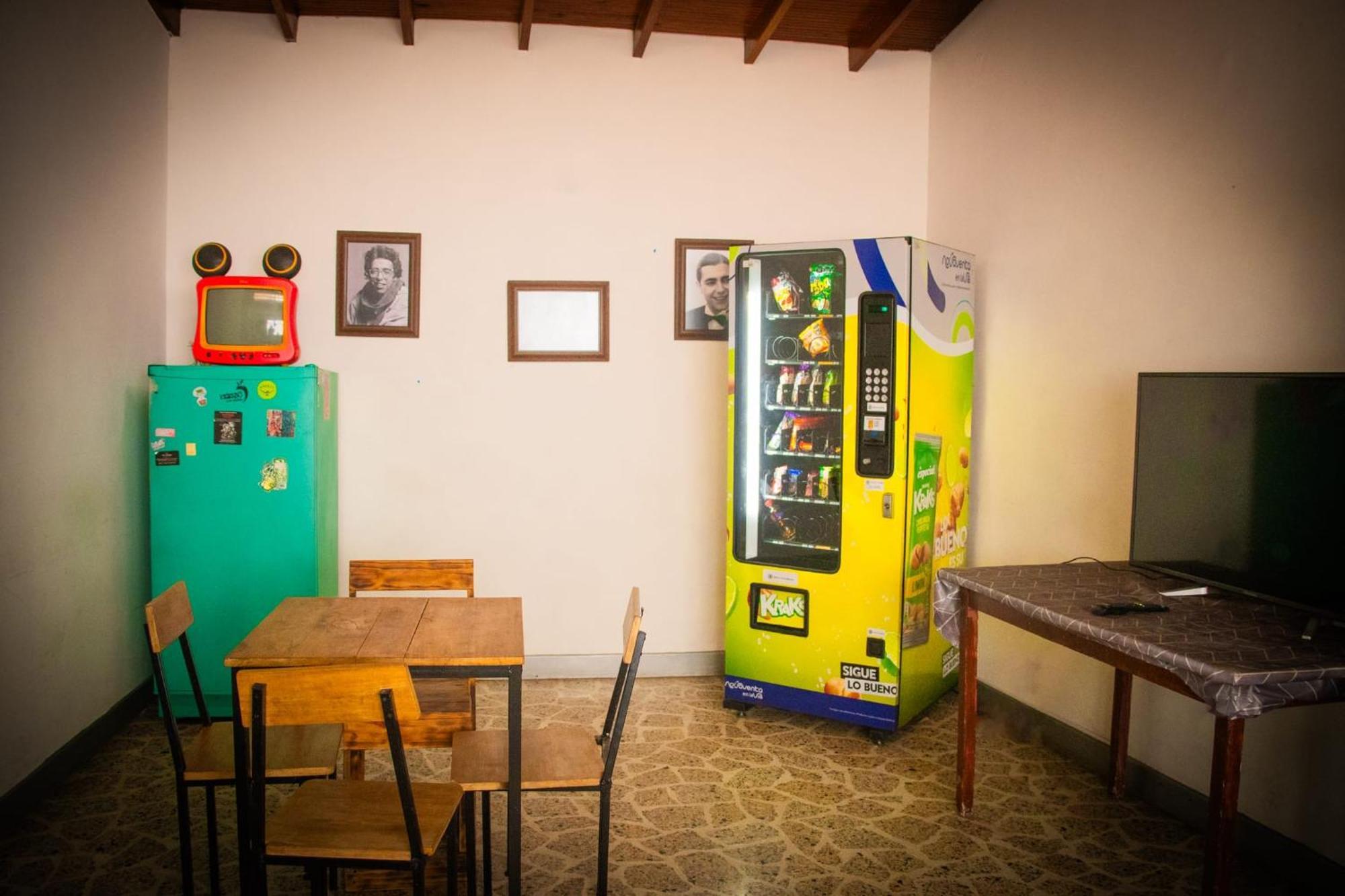 Casa Almarita - Hostal, Bar Y Restaurante Medellín Exterior foto